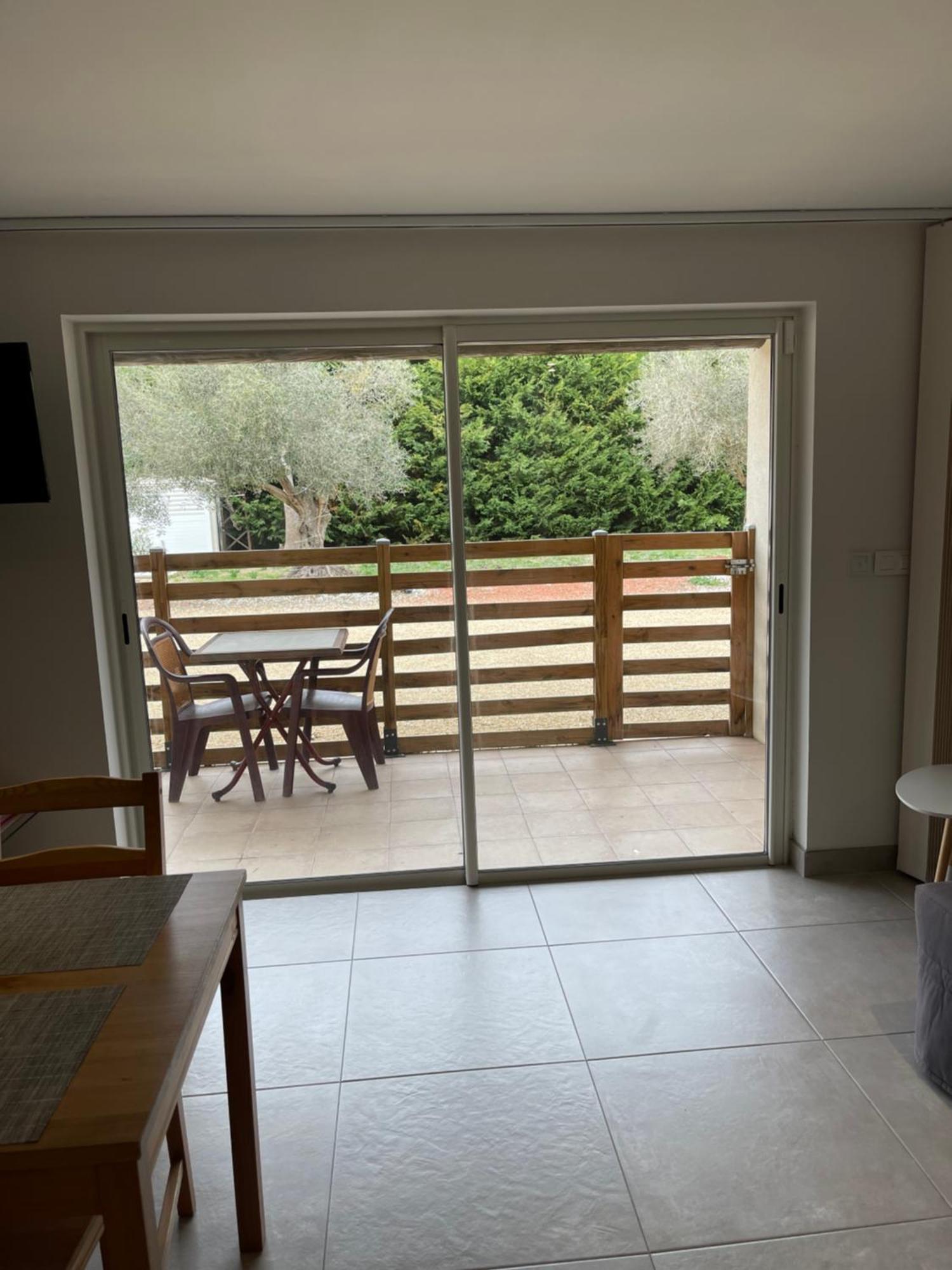 Studio 40M2 Avec Terrasse Le Mas De Lauriane Saintes-Maries-de-la-Mer Exterior foto
